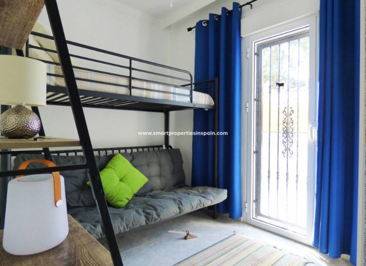 Wederverkoop - Detached Villa - La Marina - Urbanización La Marina