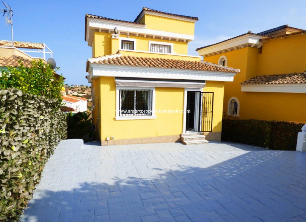 Wederverkoop - Detached Villa - La Marina - Urbanización La Marina