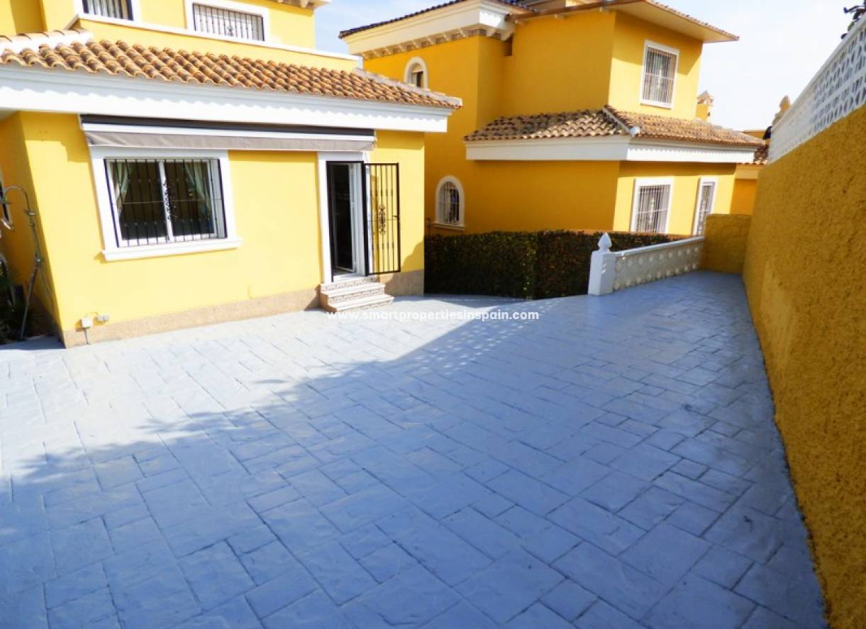 Wederverkoop - Detached Villa - La Marina - Urbanización La Marina