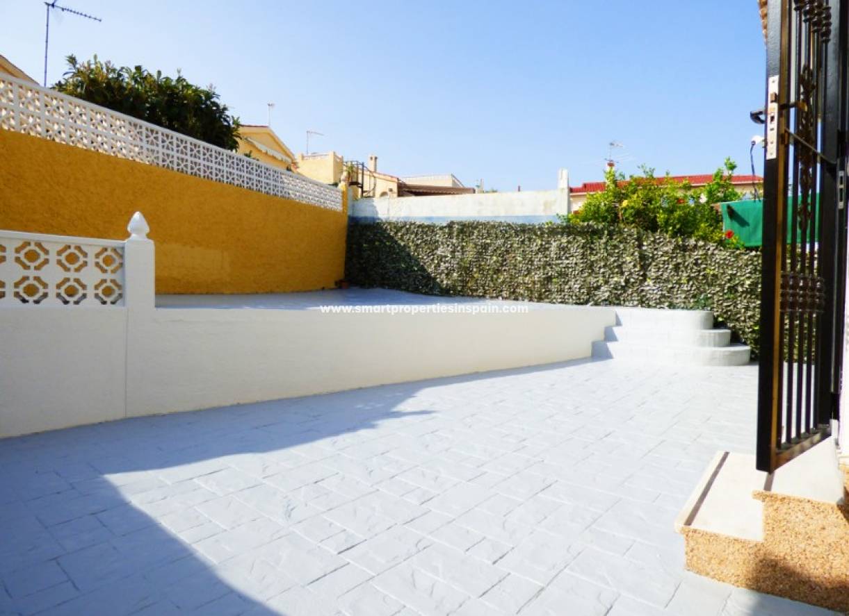 Wederverkoop - Detached Villa - La Marina - Urbanización La Marina