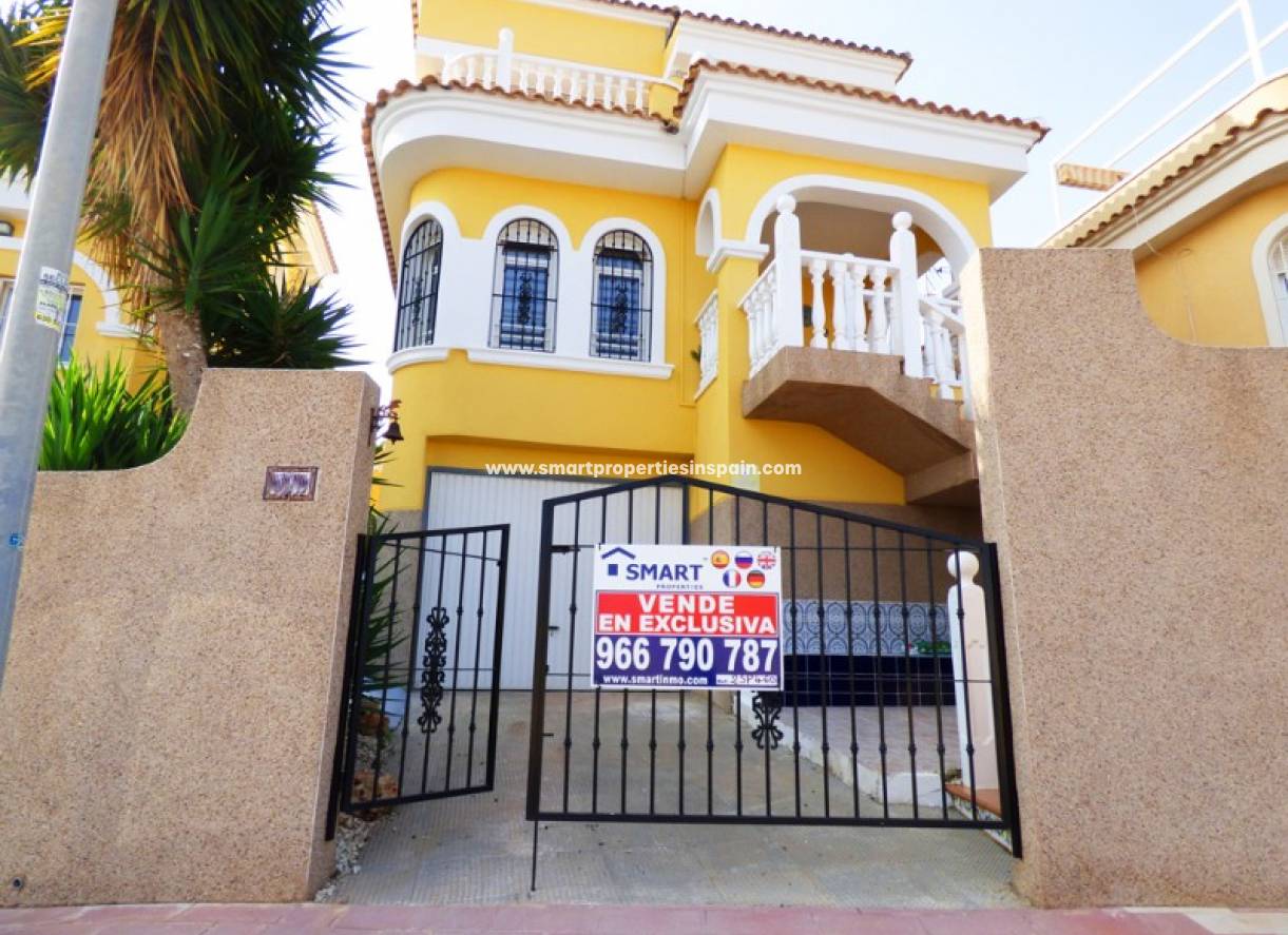 Wederverkoop - Detached Villa - La Marina - Urbanización La Marina