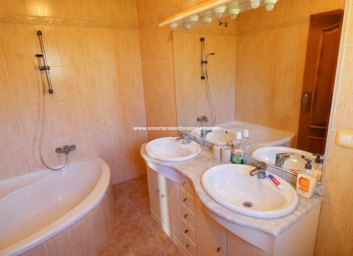 Wederverkoop - Detached Villa - La Marina - Urbanización La Marina