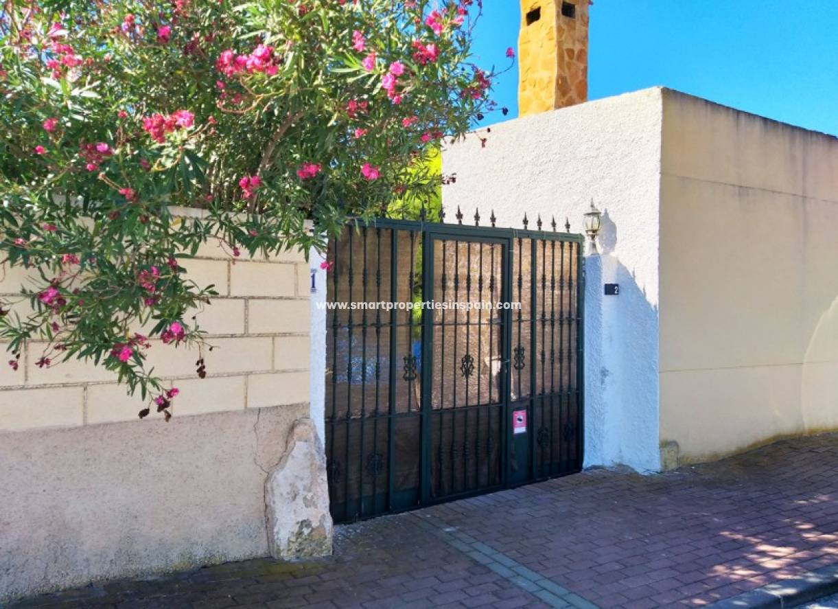 Wederverkoop - Detached Villa - La Marina - Urbanización La Marina