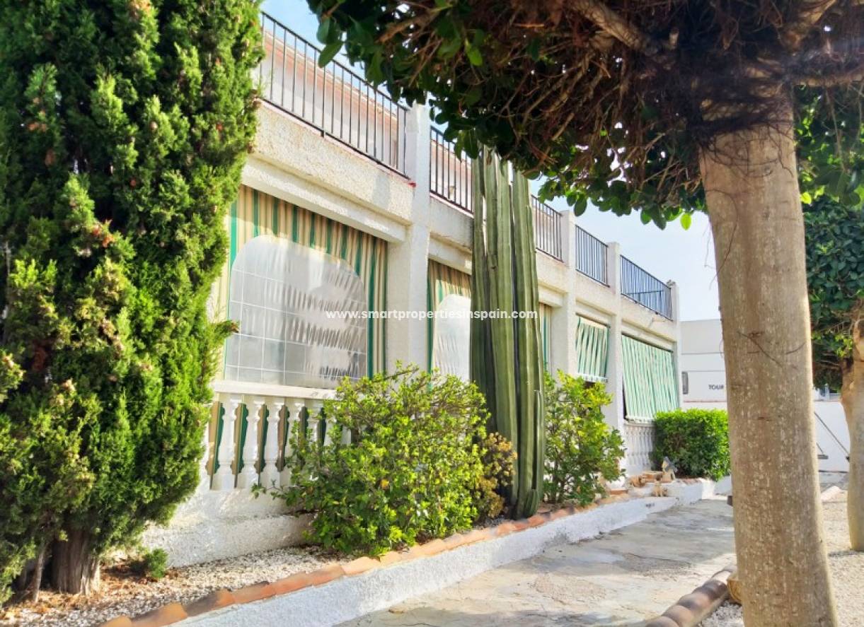 Wederverkoop - Detached Villa - La Marina - Urbanización La Marina