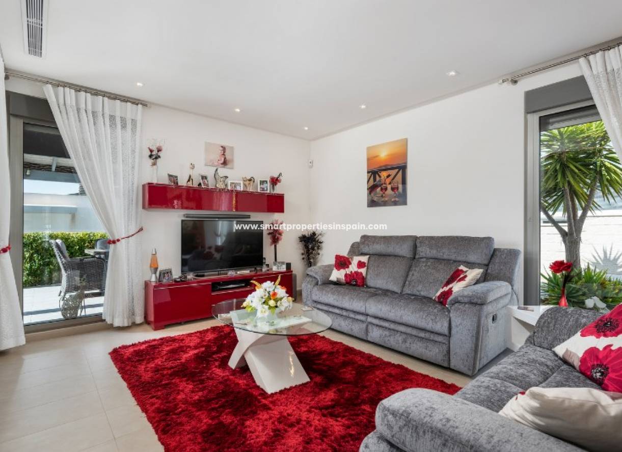 Wederverkoop - Detached Villa - La Marina - Urbanización La Marina