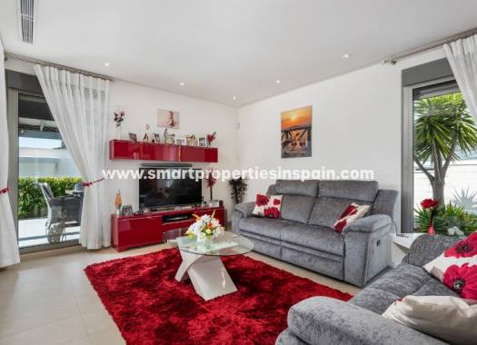 Wederverkoop - Detached Villa - La Marina - Urbanización La Marina