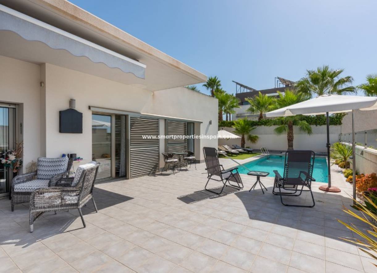 Wederverkoop - Detached Villa - La Marina - Urbanización La Marina