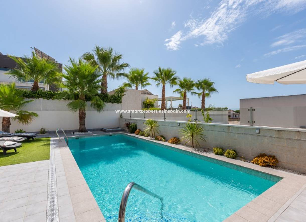 Wederverkoop - Detached Villa - La Marina - Urbanización La Marina