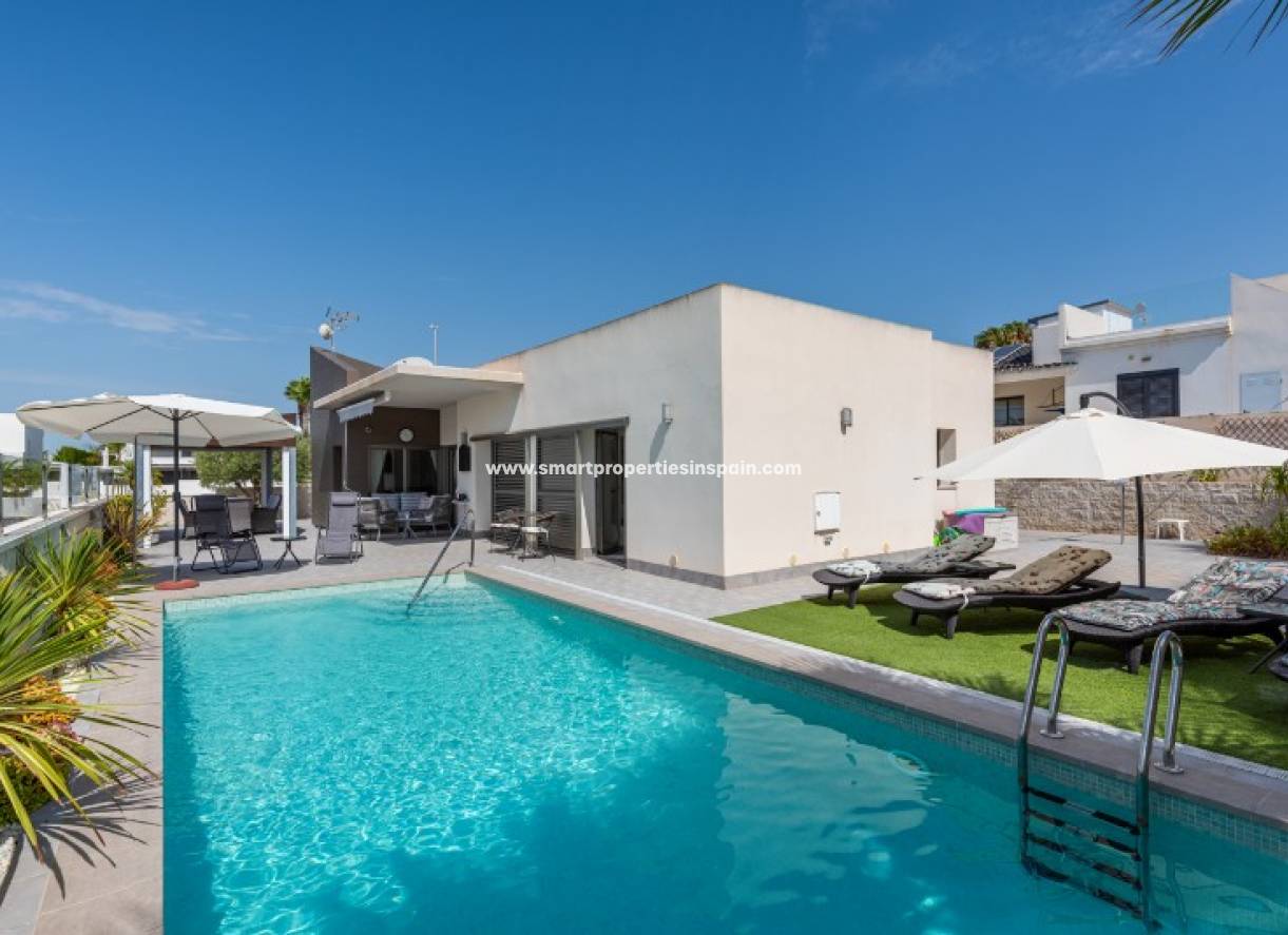 Wederverkoop - Detached Villa - La Marina - Urbanización La Marina