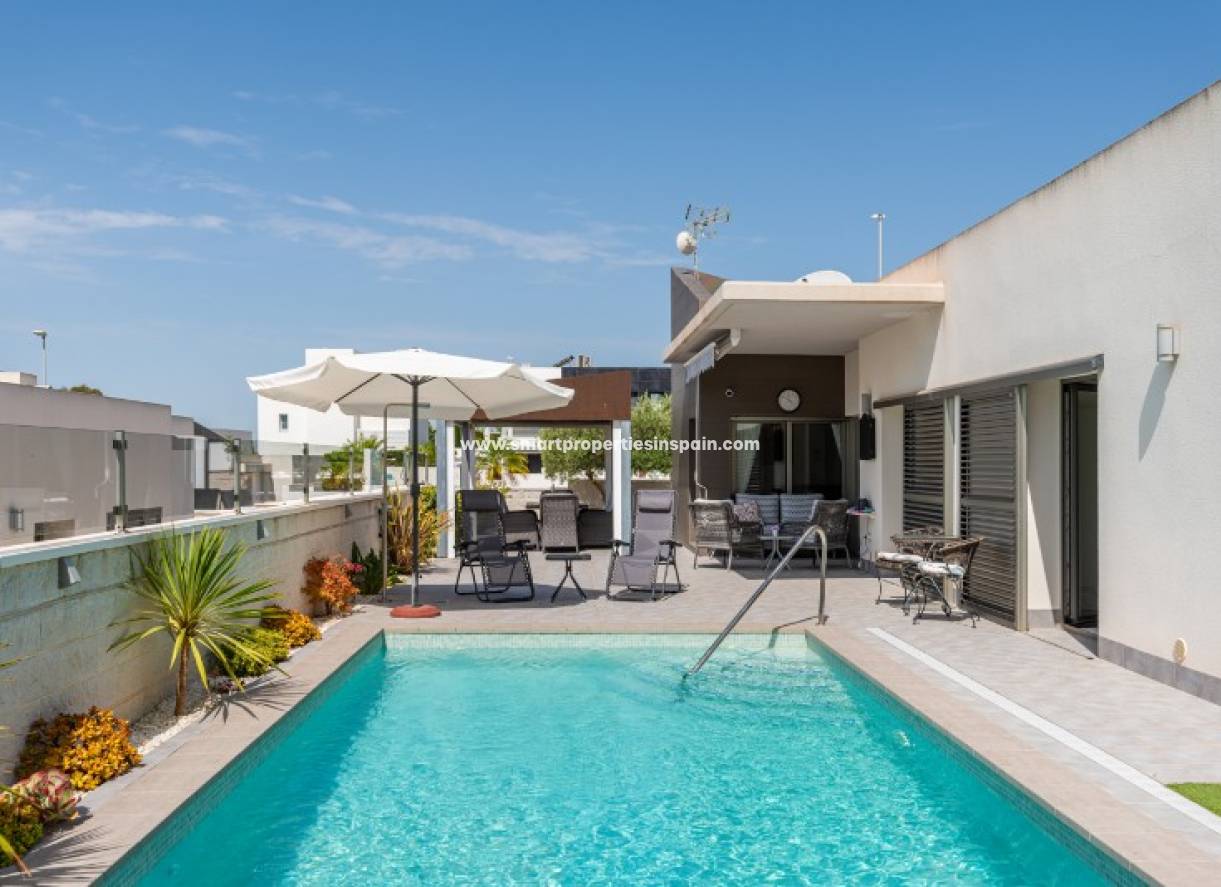 Wederverkoop - Detached Villa - La Marina - Urbanización La Marina