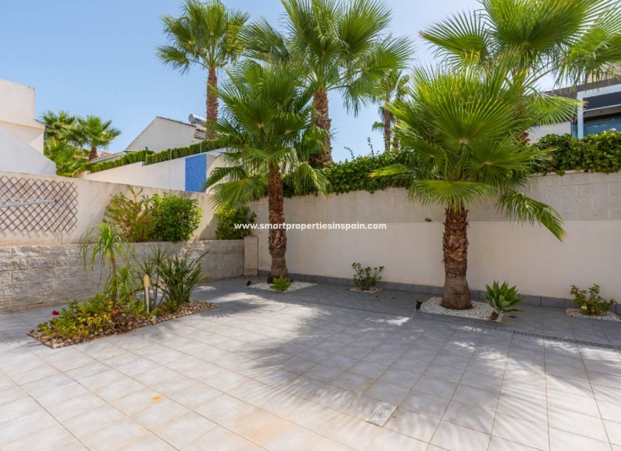 Wederverkoop - Detached Villa - La Marina - Urbanización La Marina