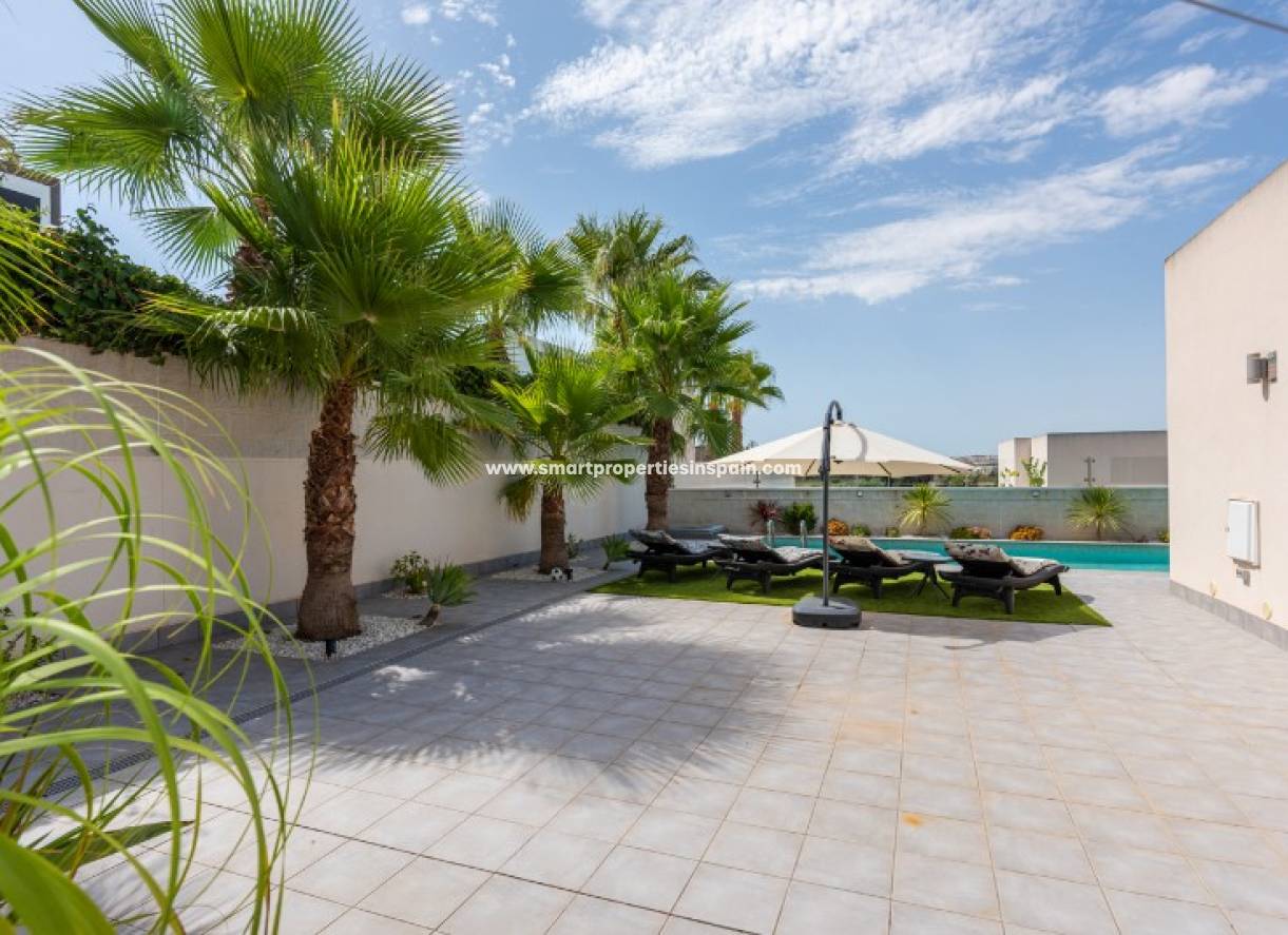 Wederverkoop - Detached Villa - La Marina - Urbanización La Marina