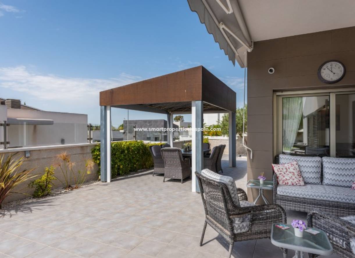 Wederverkoop - Detached Villa - La Marina - Urbanización La Marina
