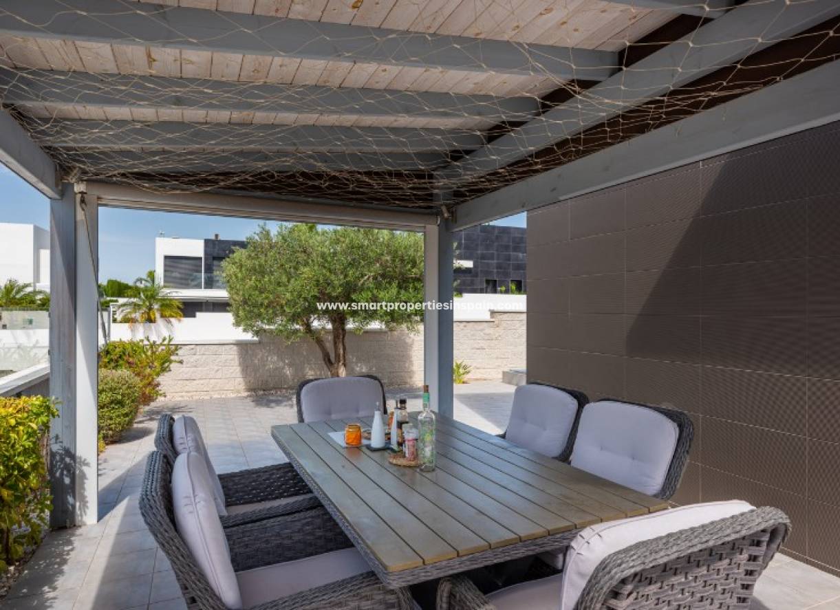 Wederverkoop - Detached Villa - La Marina - Urbanización La Marina