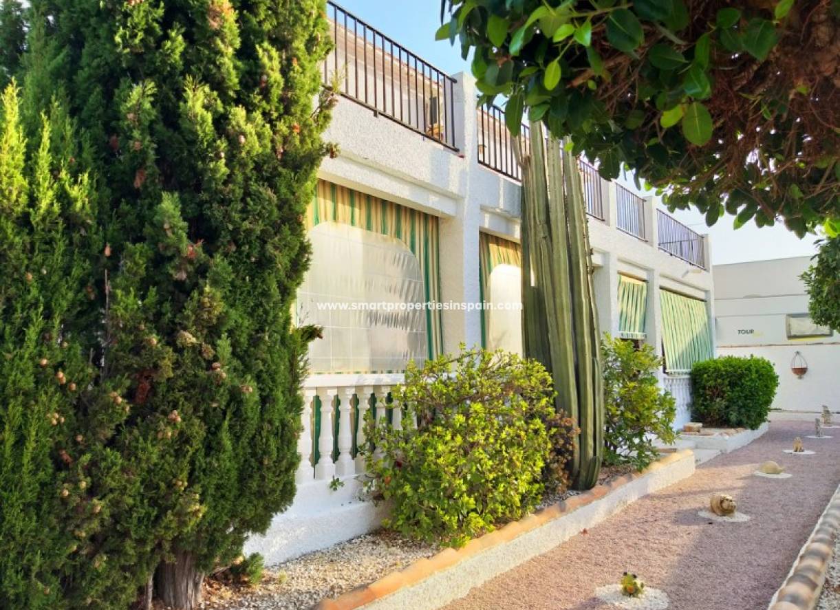 Wederverkoop - Detached Villa - La Marina - Urbanización La Marina