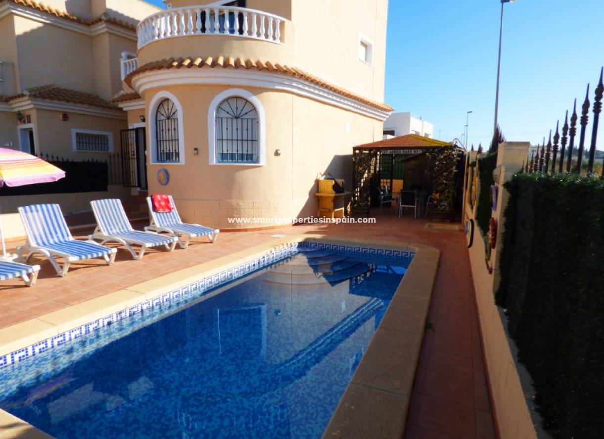 Wederverkoop - Detached Villa - La Marina - Urbanización La Marina