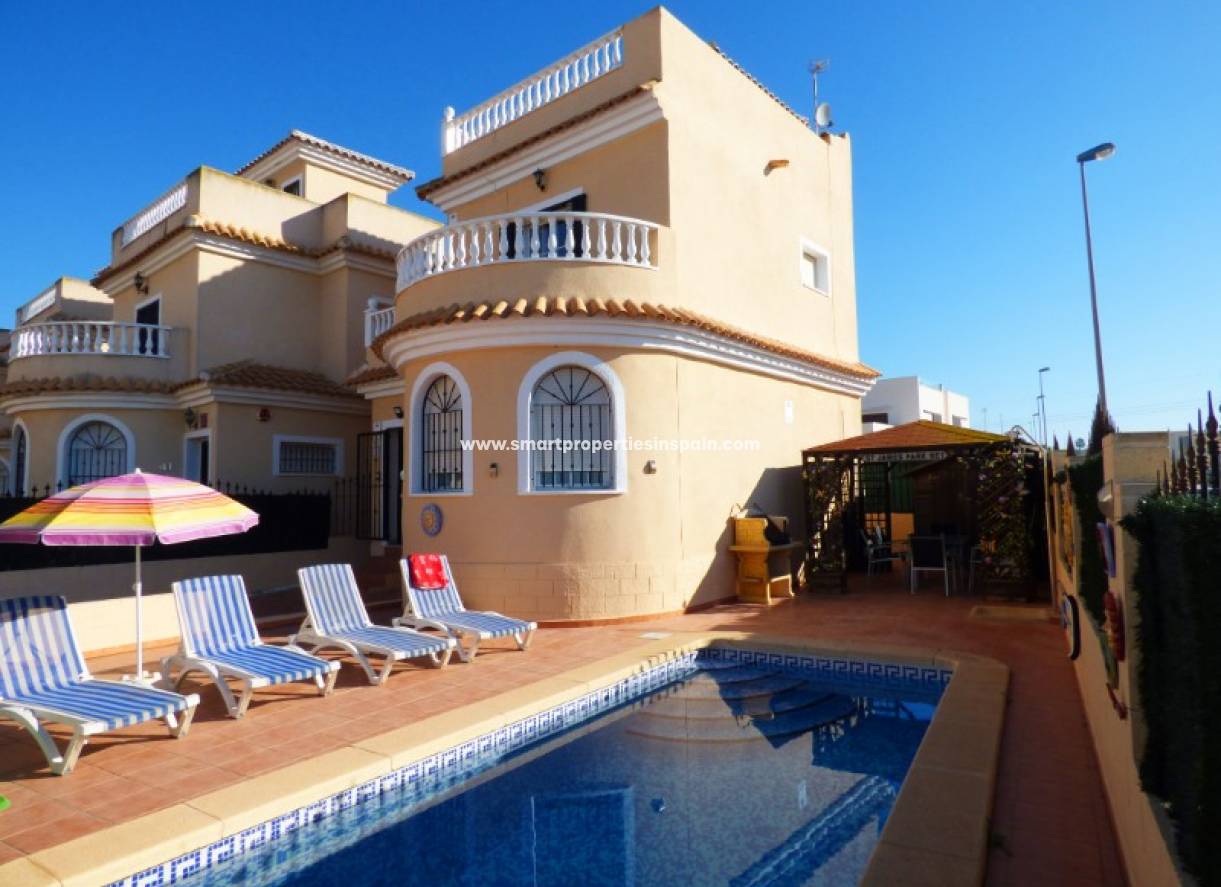 Wederverkoop - Detached Villa - La Marina - Urbanización La Marina