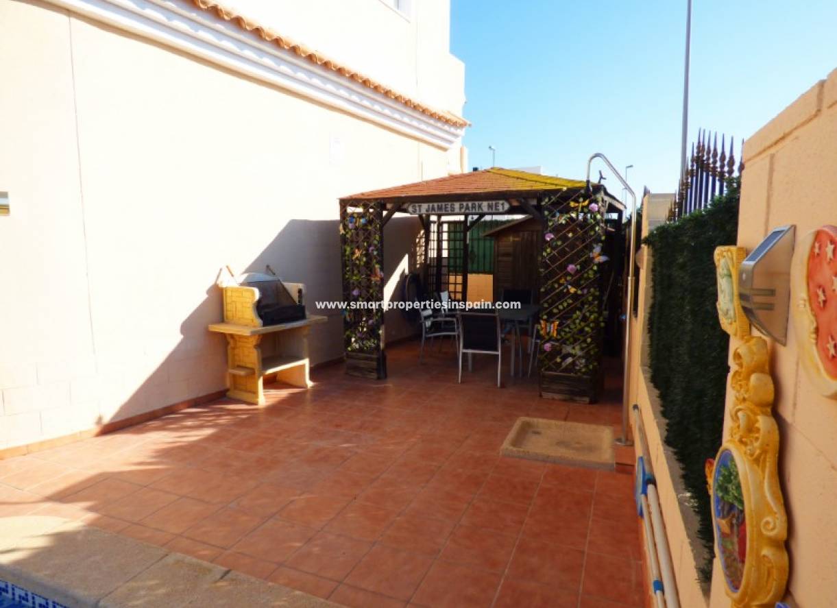 Wederverkoop - Detached Villa - La Marina - Urbanización La Marina