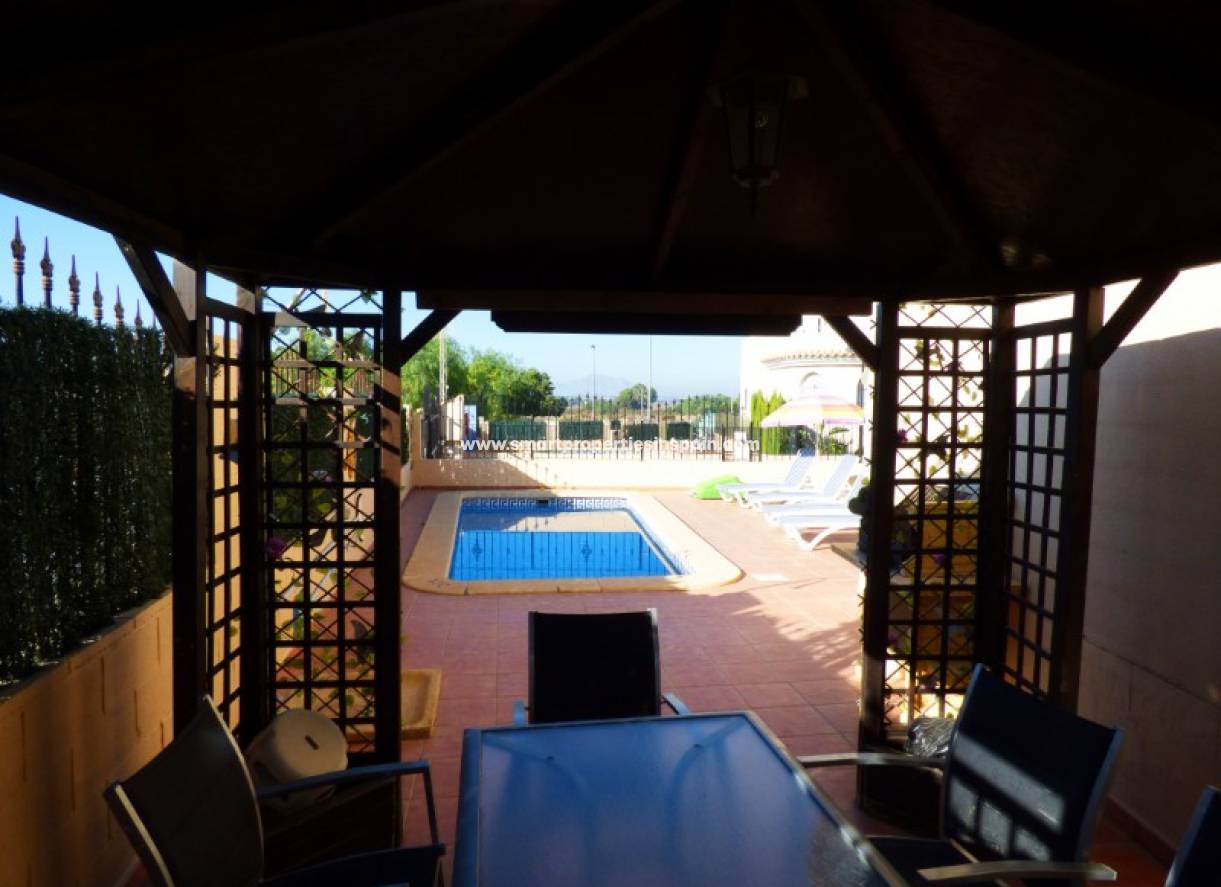 Wederverkoop - Detached Villa - La Marina - Urbanización La Marina