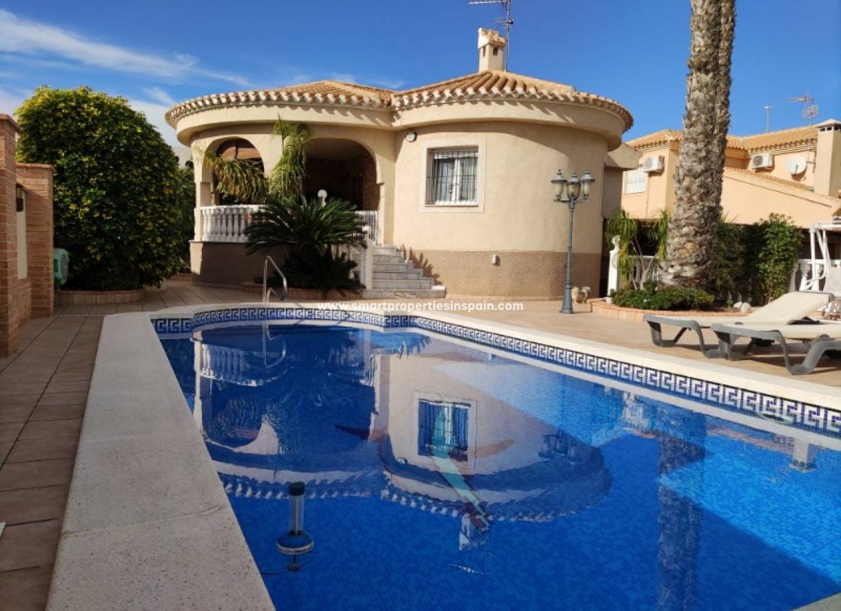 Wederverkoop - Detached Villa - La Marina - Urbanización La Marina