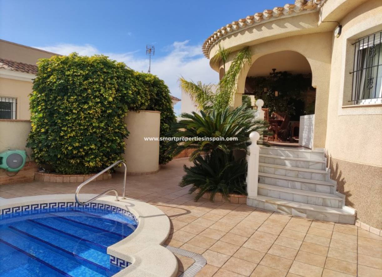 Wederverkoop - Detached Villa - La Marina - Urbanización La Marina
