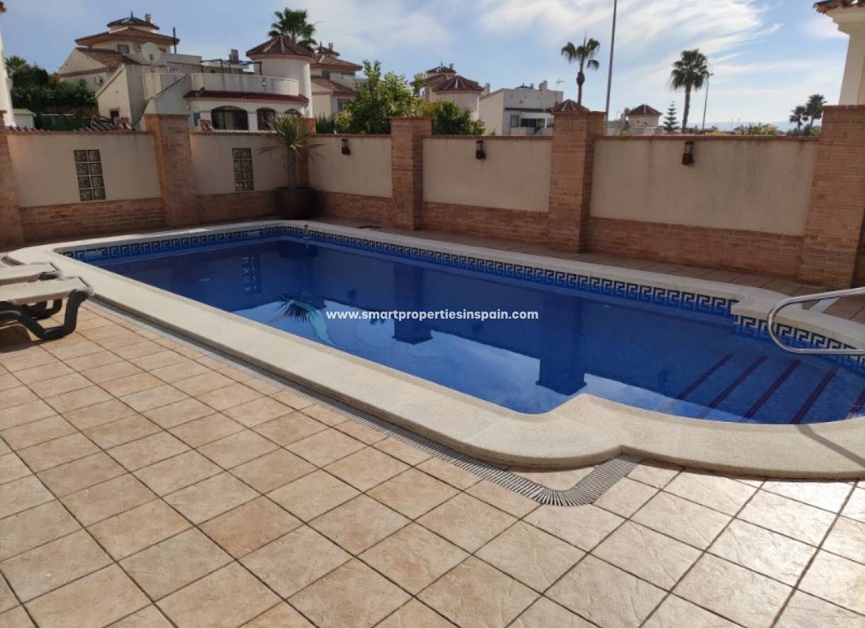 Wederverkoop - Detached Villa - La Marina - Urbanización La Marina