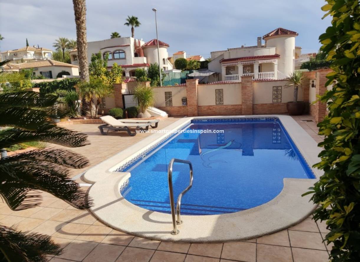 Wederverkoop - Detached Villa - La Marina - Urbanización La Marina