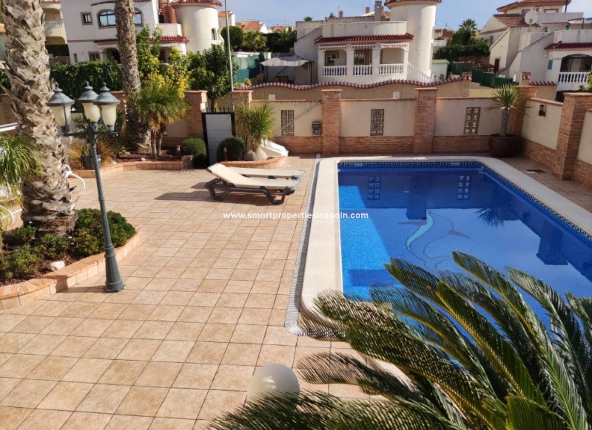 Wederverkoop - Detached Villa - La Marina - Urbanización La Marina