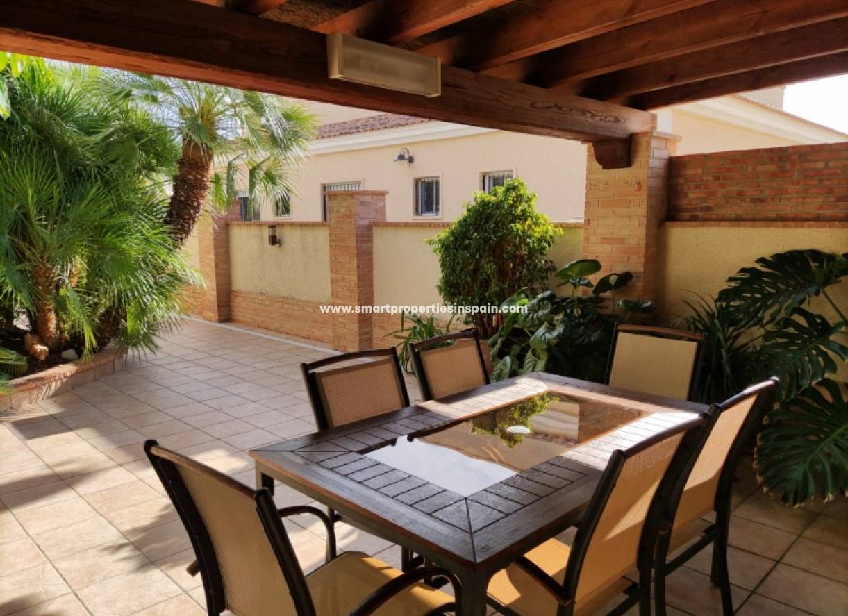 Wederverkoop - Detached Villa - La Marina - Urbanización La Marina