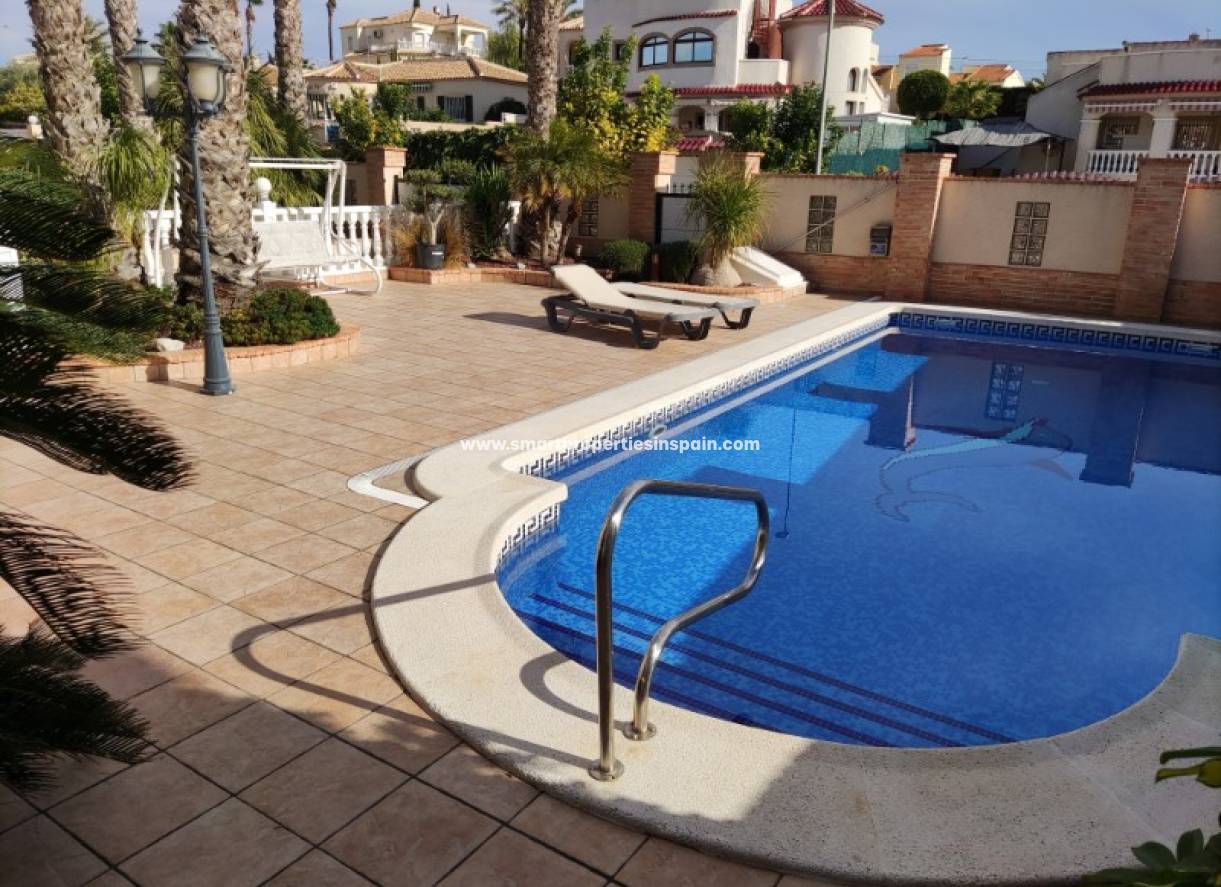Wederverkoop - Detached Villa - La Marina - Urbanización La Marina