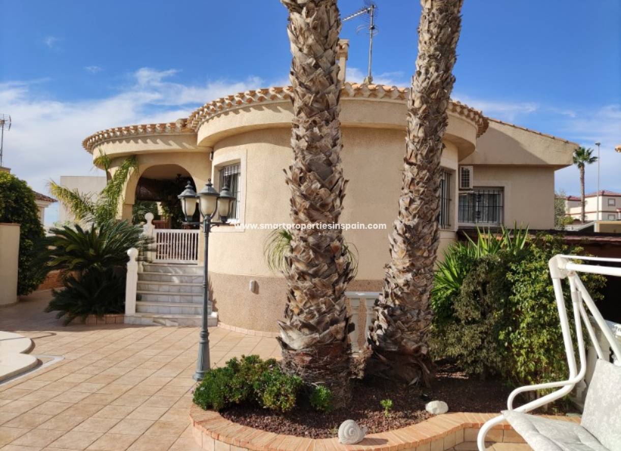 Wederverkoop - Detached Villa - La Marina - Urbanización La Marina