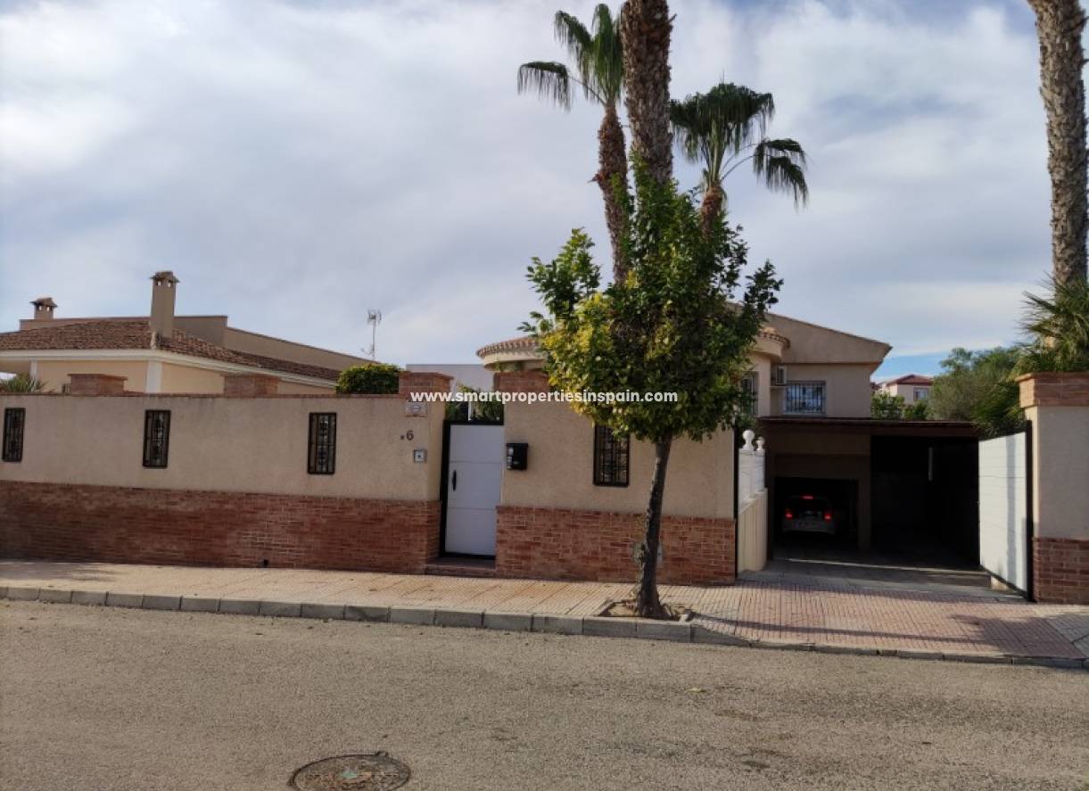 Wederverkoop - Detached Villa - La Marina - Urbanización La Marina