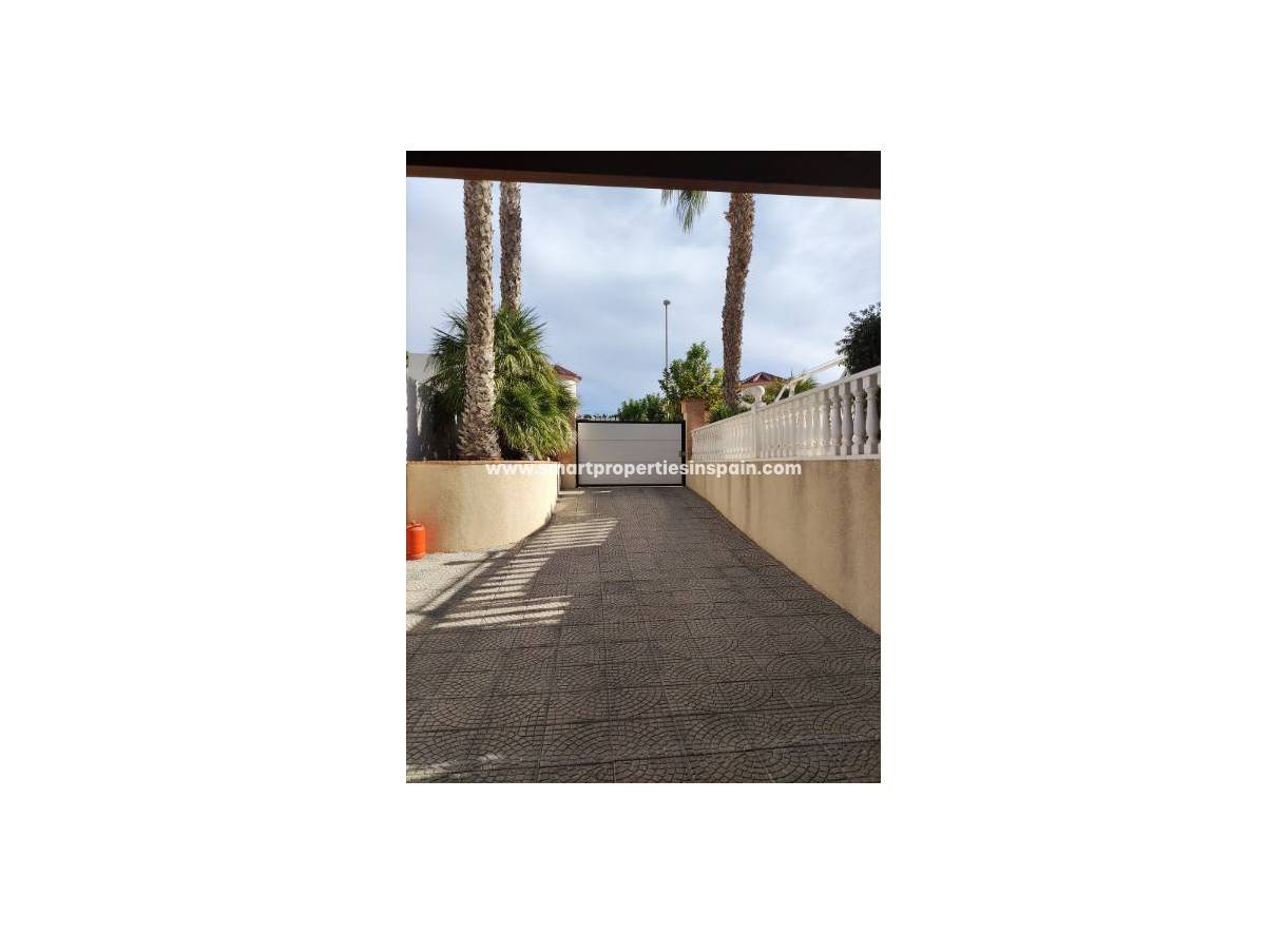 Wederverkoop - Detached Villa - La Marina - Urbanización La Marina