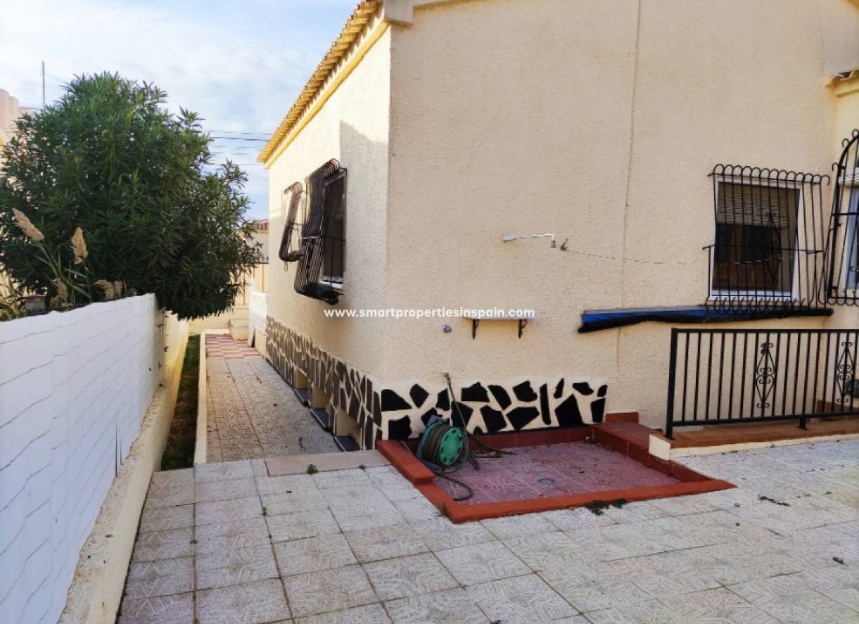 Wederverkoop - Detached Villa - La Marina - Urbanización La Marina