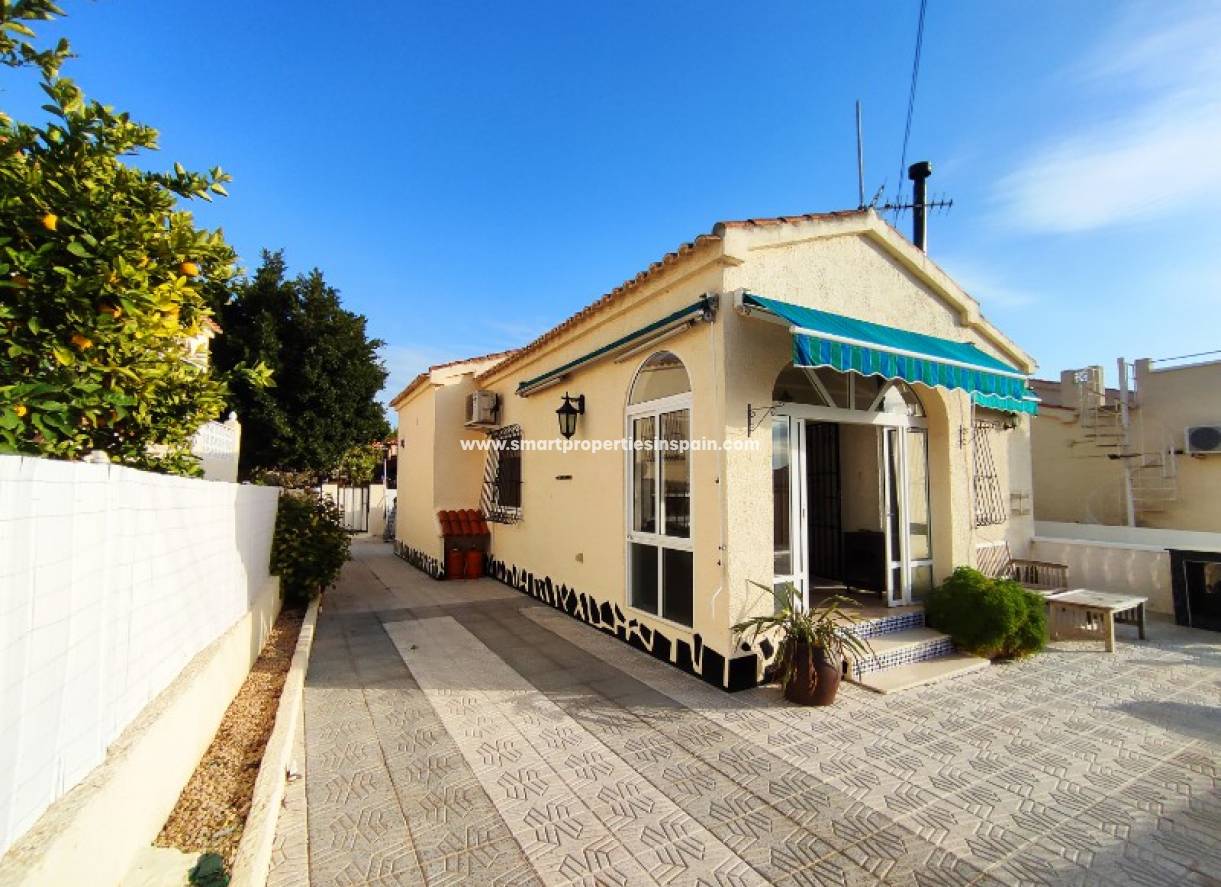Wederverkoop - Detached Villa - La Marina - Urbanización La Marina