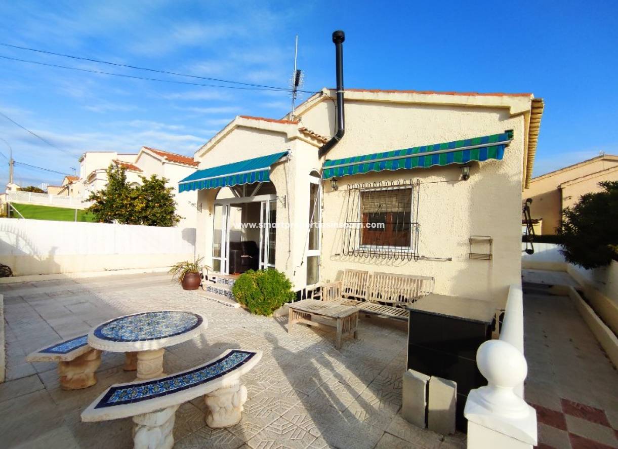 Wederverkoop - Detached Villa - La Marina - Urbanización La Marina