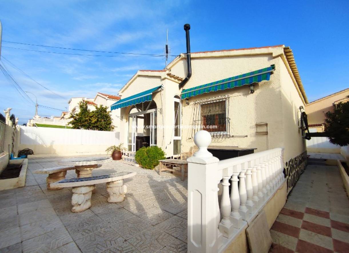 Wederverkoop - Detached Villa - La Marina - Urbanización La Marina