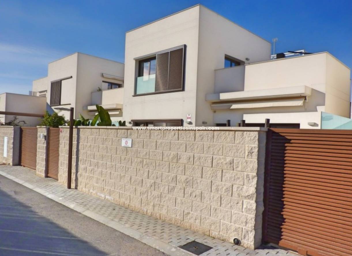 Wederverkoop - Detached Villa - La Marina - Urbanización La Marina