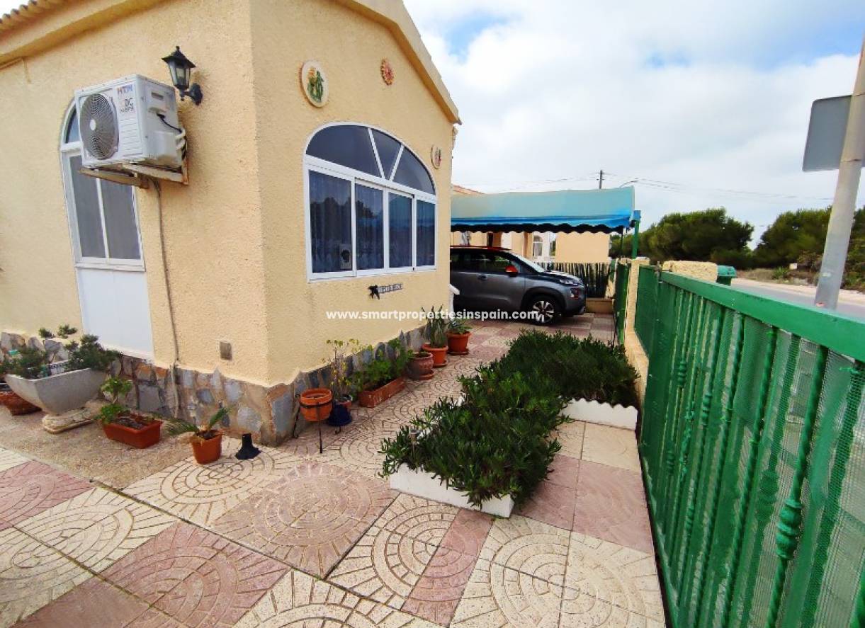 Wederverkoop - Detached Villa - La Marina - Urbanización La Marina