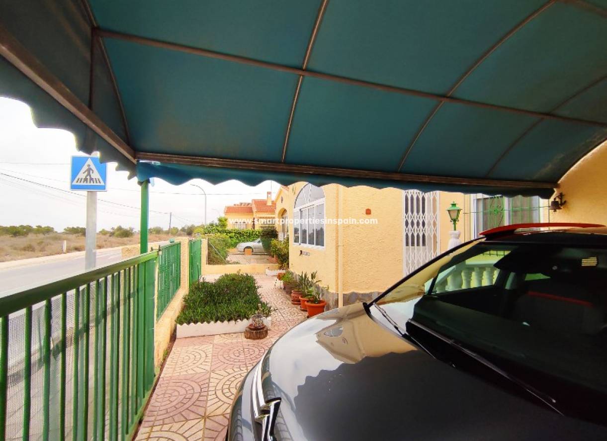 Wederverkoop - Detached Villa - La Marina - Urbanización La Marina