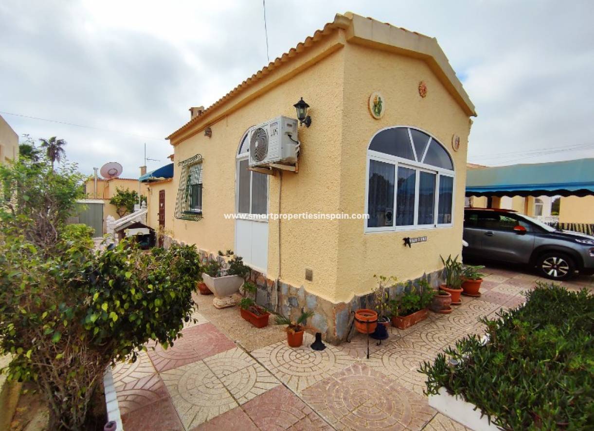 Wederverkoop - Detached Villa - La Marina - Urbanización La Marina