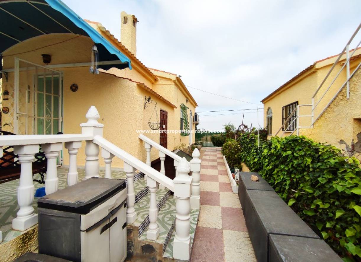 Wederverkoop - Detached Villa - La Marina - Urbanización La Marina