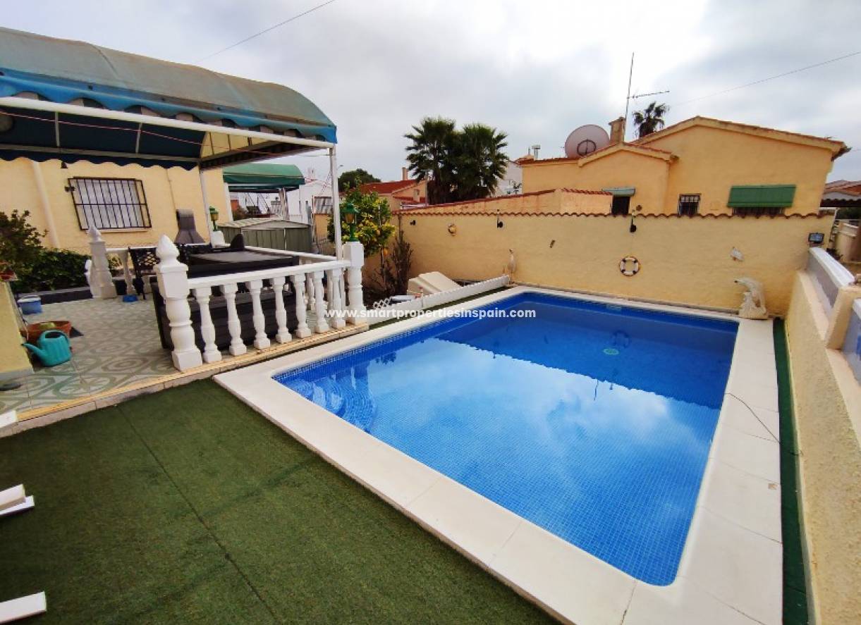 Wederverkoop - Detached Villa - La Marina - Urbanización La Marina