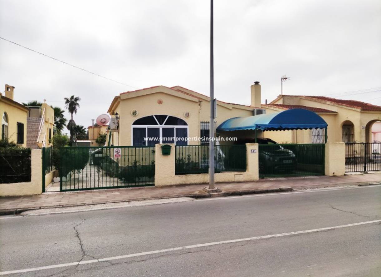 Wederverkoop - Detached Villa - La Marina - Urbanización La Marina
