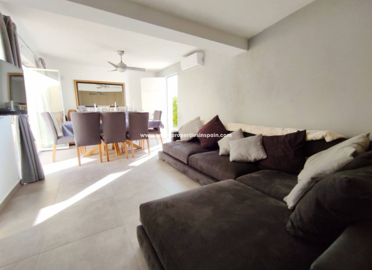 Wederverkoop - Detached Villa - La Marina - Urbanización La Marina
