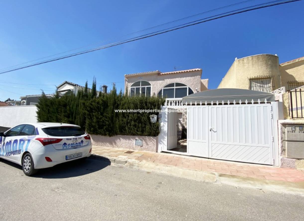 Wederverkoop - Detached Villa - La Marina - Urbanización La Marina