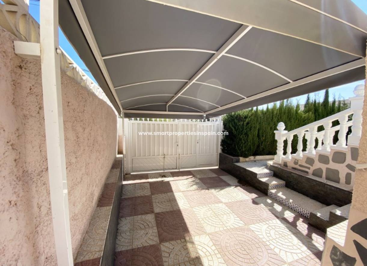 Wederverkoop - Detached Villa - La Marina - Urbanización La Marina