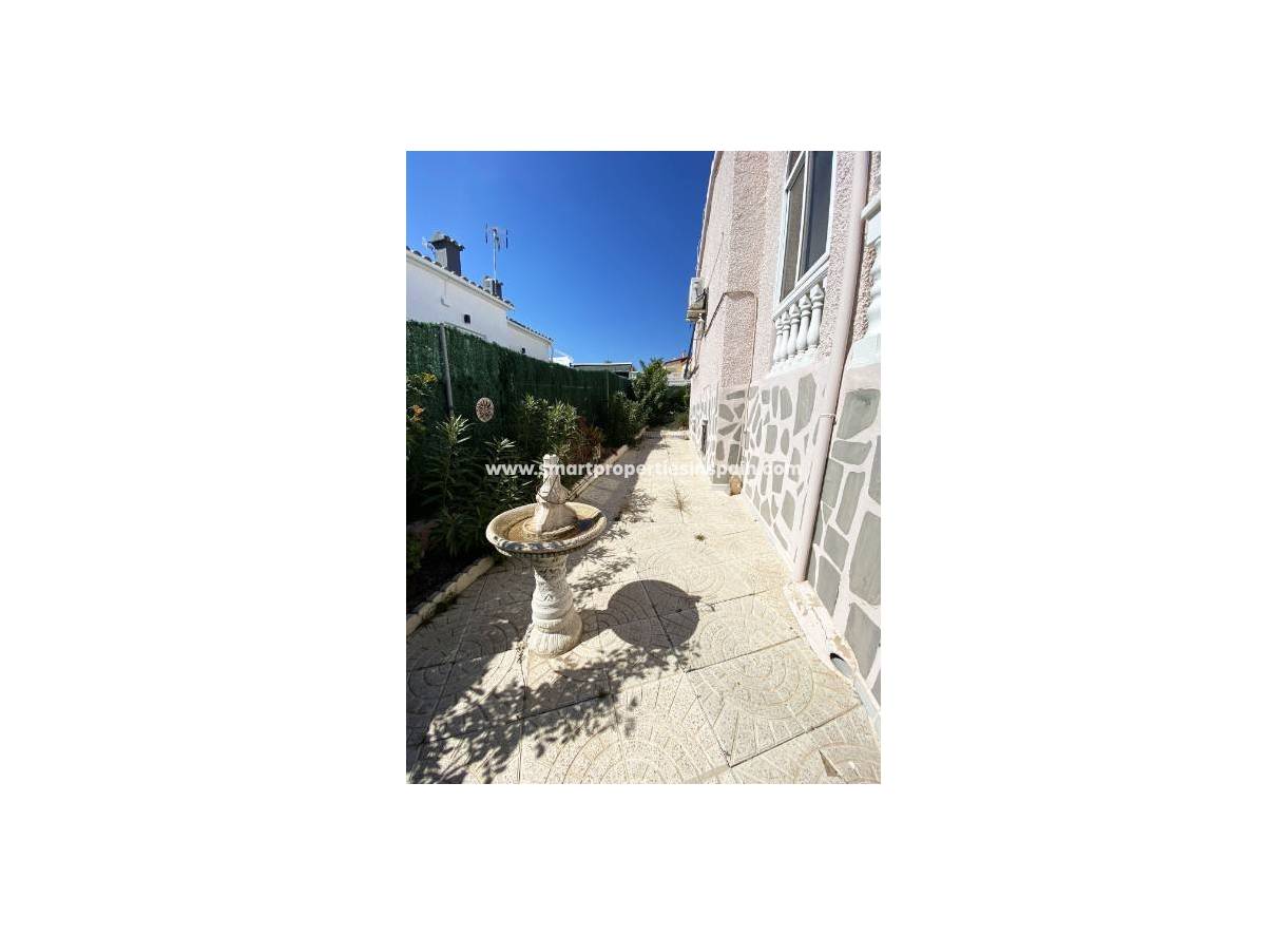 Wederverkoop - Detached Villa - La Marina - Urbanización La Marina