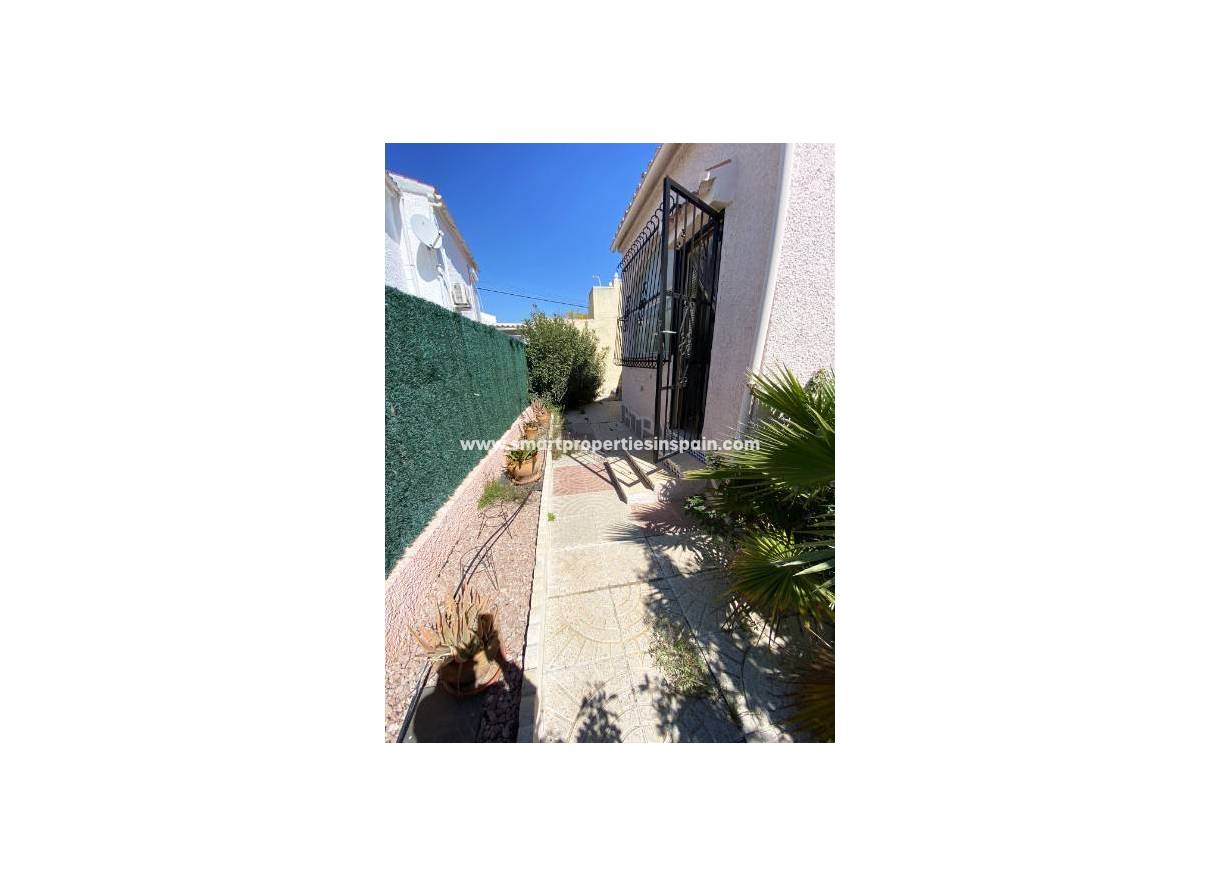 Wederverkoop - Detached Villa - La Marina - Urbanización La Marina