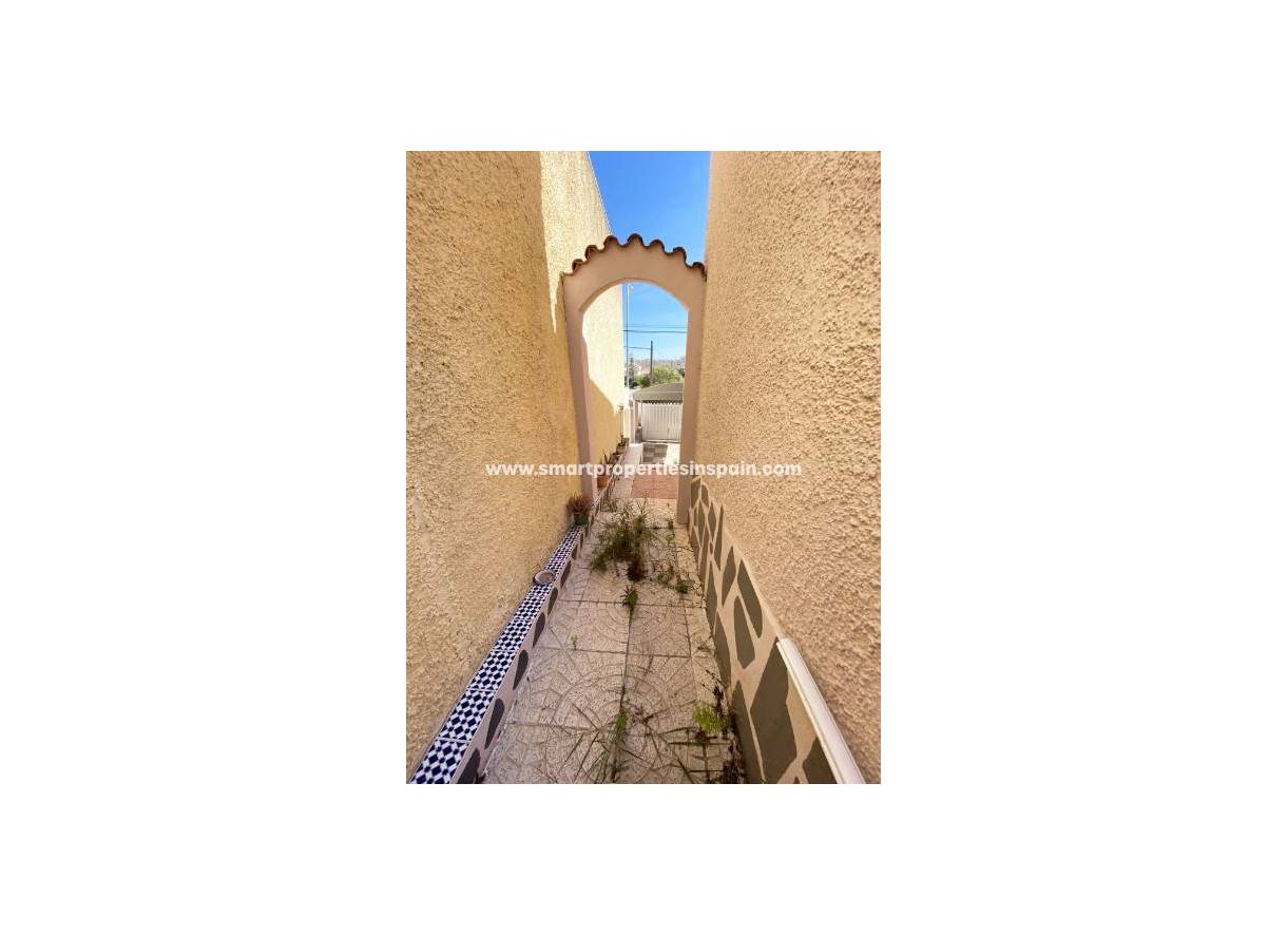 Wederverkoop - Detached Villa - La Marina - Urbanización La Marina